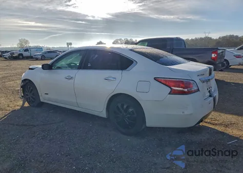 2015 Nissan Altima 2.5 z USA, uszkodzony, nr VIN 1N4AL3AP1FC239093